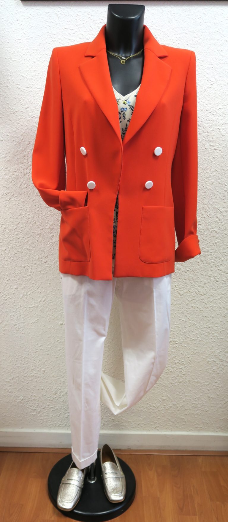 Mannequin femme blanc orange